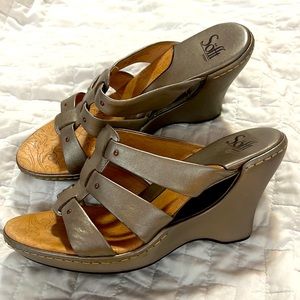 Soft size 9 champagne wedge heels